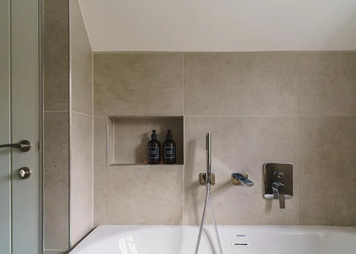 Shepherds Rock Villa Windermere